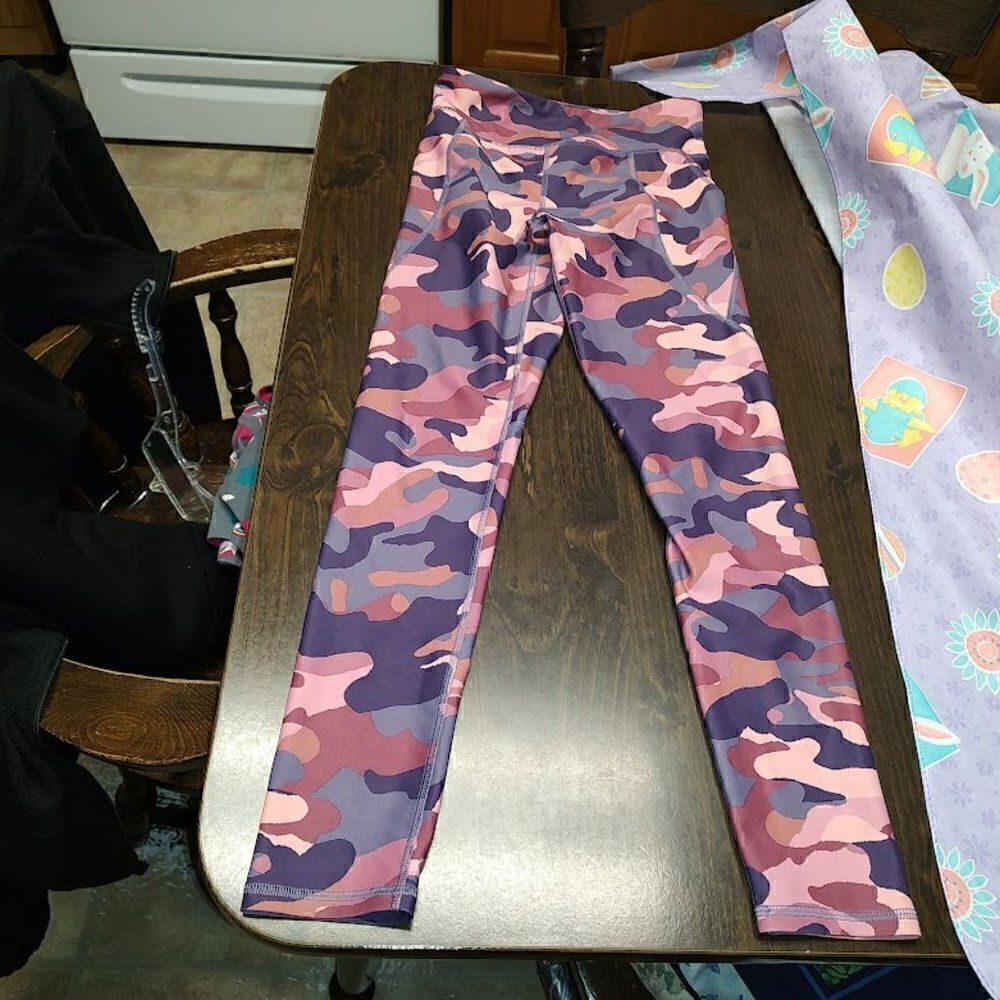 Old Navy Active Power Soft Pink Purple Camouflage Leggings Size Girl's L 10/12